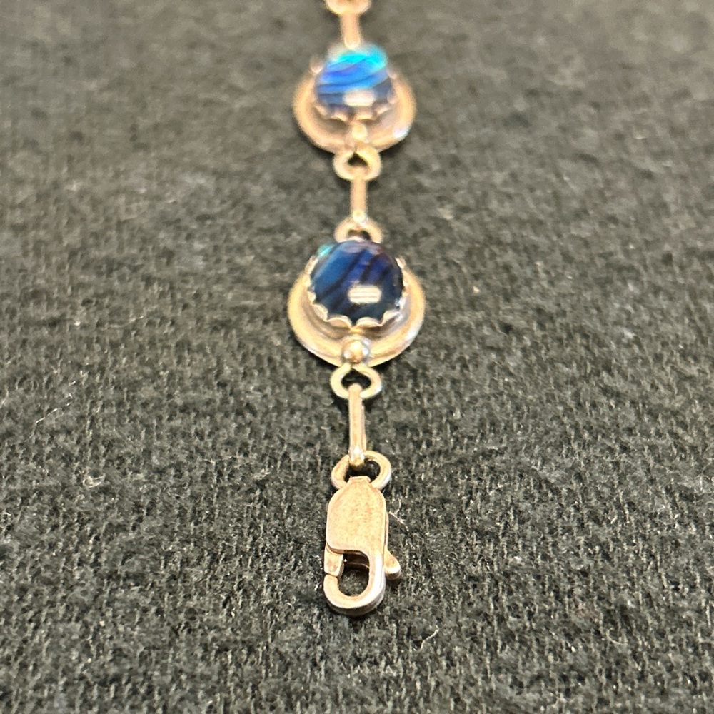 J J, Turquoise and Blue Tone Colored Glass Stones and Sterling Silver Bracelet. - Picture 3 of 13